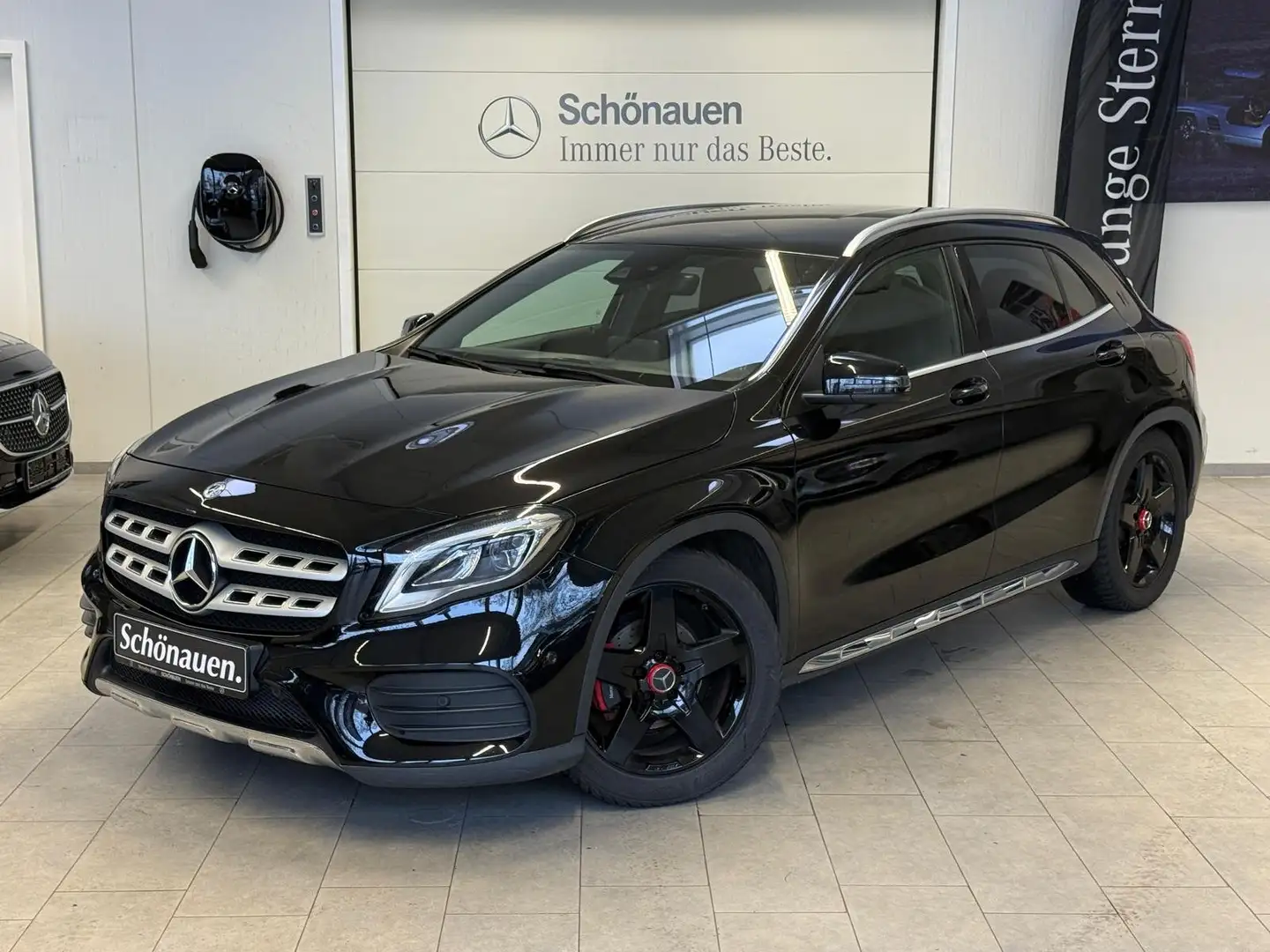 Mercedes-Benz GLA 180 AMG+HARMAN+AHK+AMBIENTE+LED+NAVI+KLIMA Noir - 1