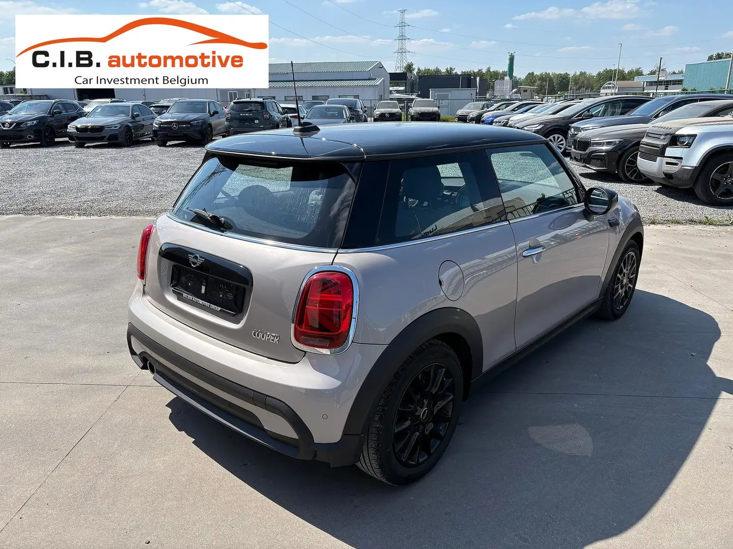MINI Cooper 1.5i Aut. / € 16.990 Netto / Half leder / Navi Grijs - 2
