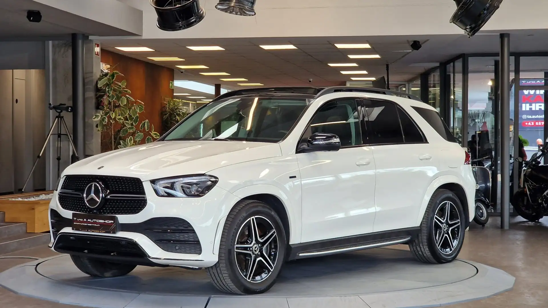 Mercedes-Benz GLE 350 de 4-Matic AMG-Paket 1-Hand Aut. Alb - 2