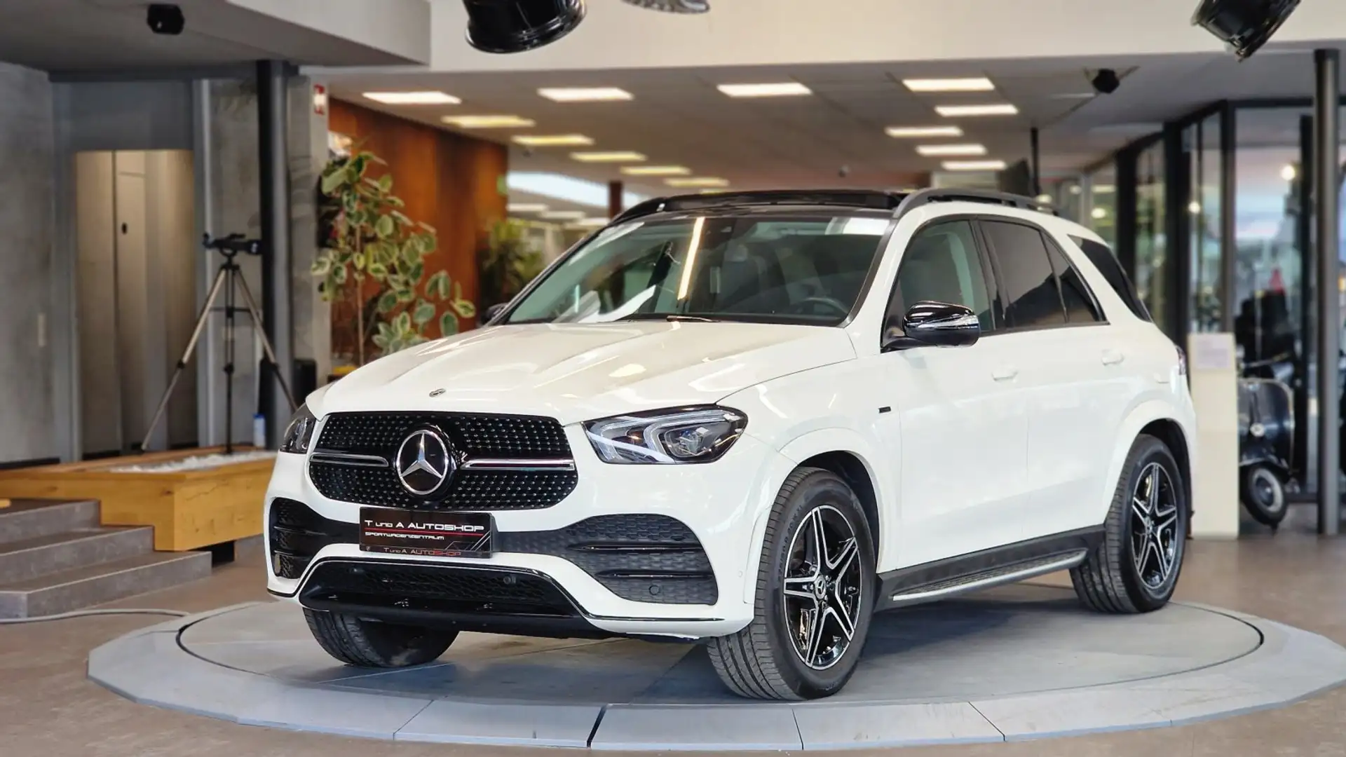 Mercedes-Benz GLE 350 de 4-Matic AMG-Paket 1-Hand Aut. Alb - 1