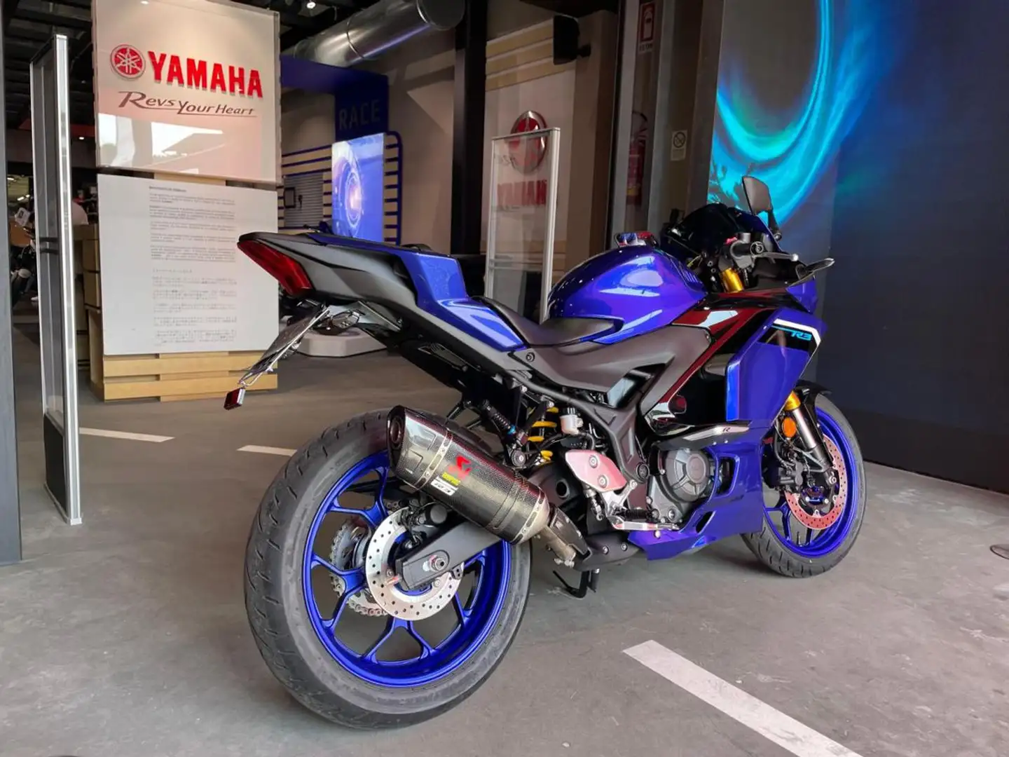 Yamaha R 3 . Šedá - 2