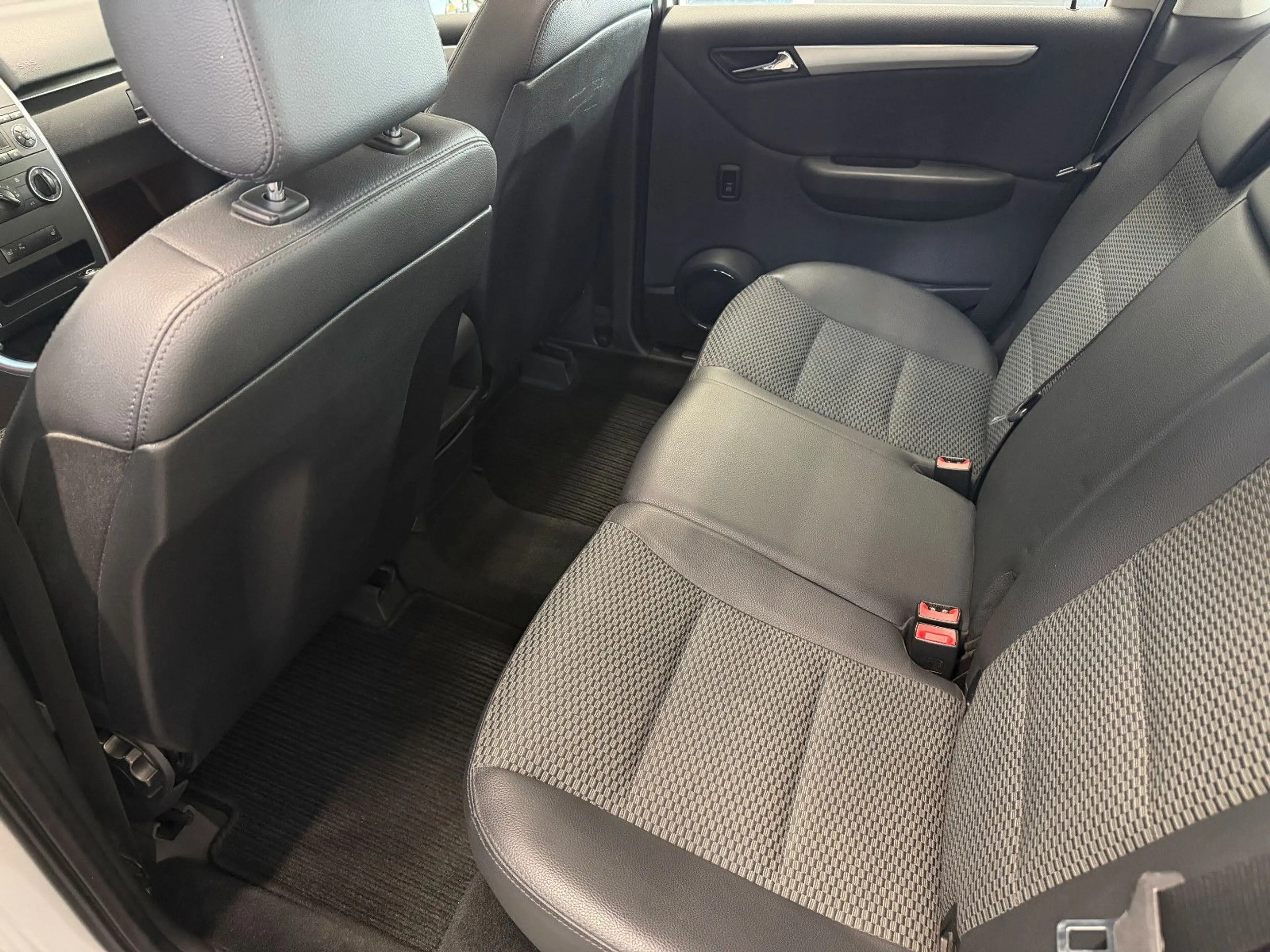 Mercedes-Benz B 200 Automatik/Schiebedach/Klima/SHZ/2.Hand — photo 12