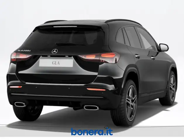 Mercedes-Benz GLA view 4