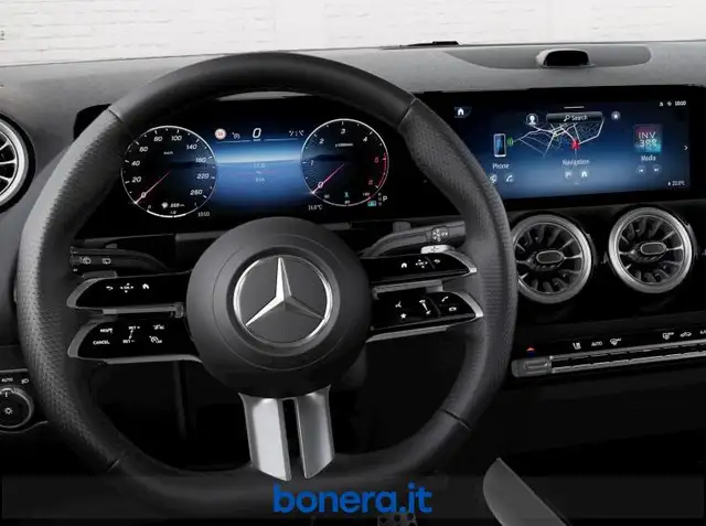 Mercedes-Benz GLA view 5