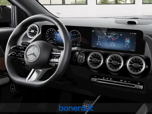 Mercedes-Benz GLA view 6