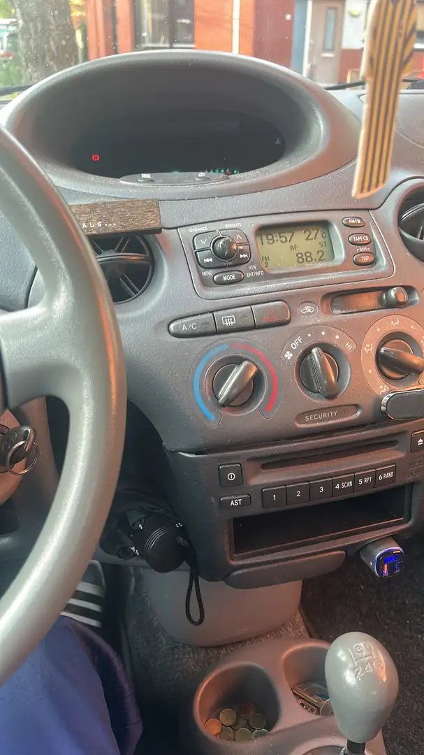 Toyota Yaris 1.3-16V VVT-i Sol Blauw - 1