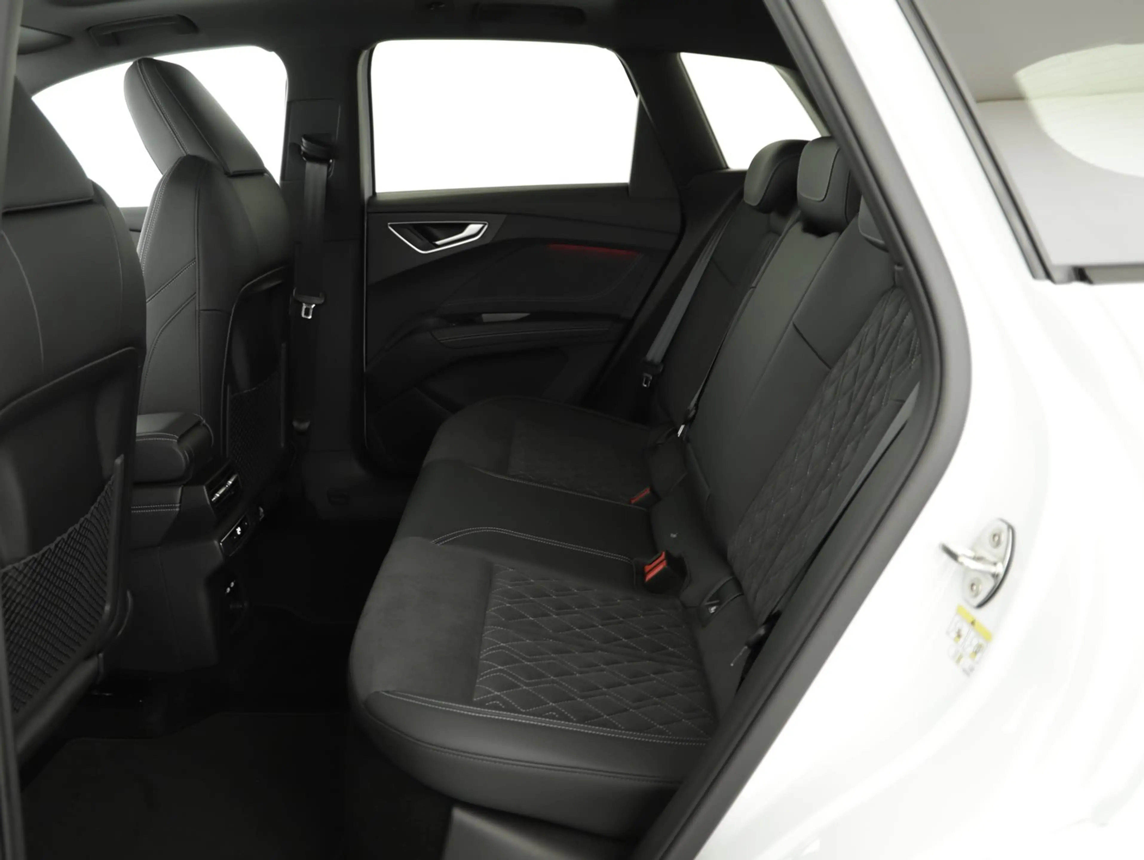 Audi Q4 e-tron quattro — photo 15