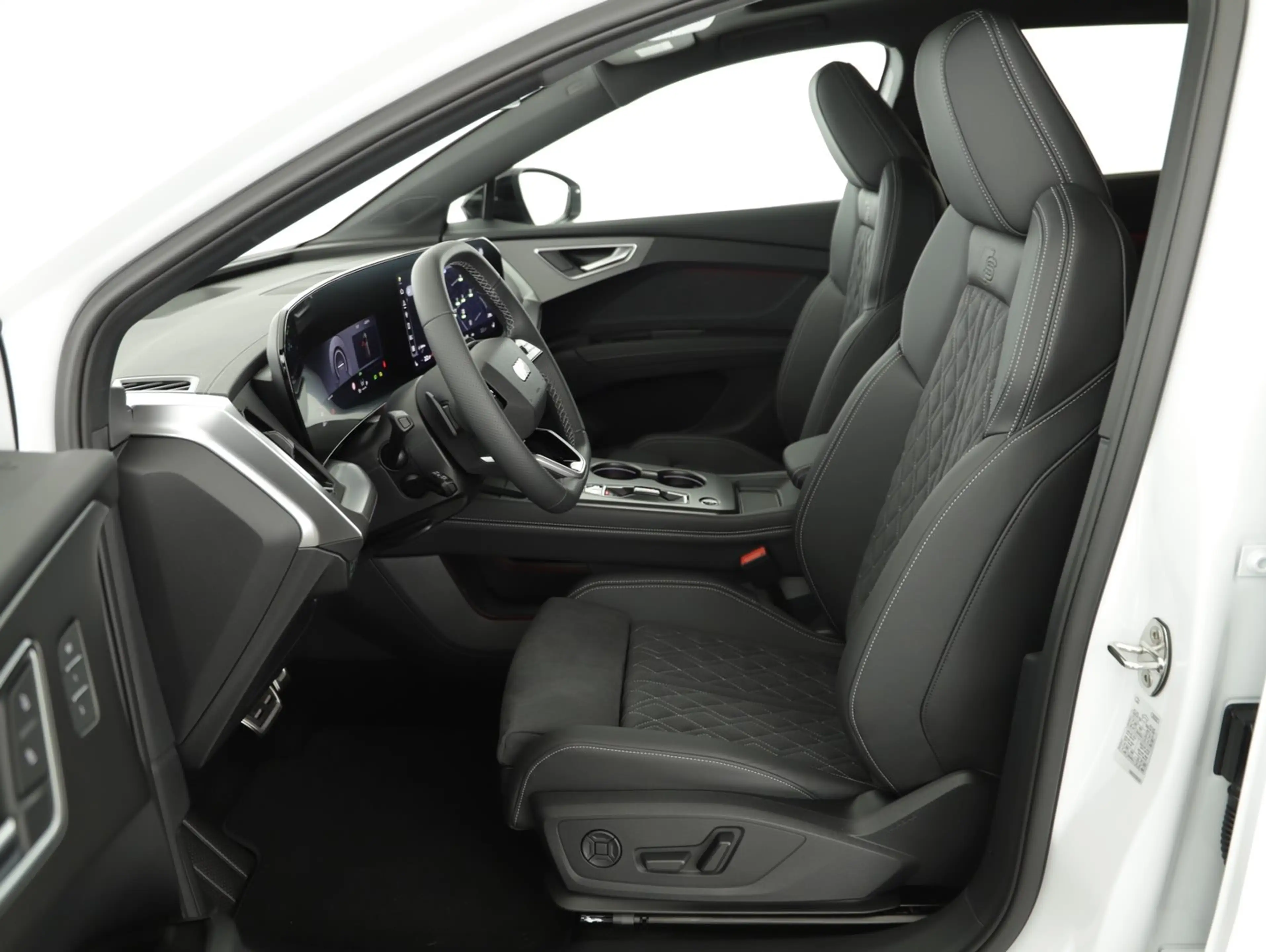 Audi Q4 e-tron quattro — photo 12