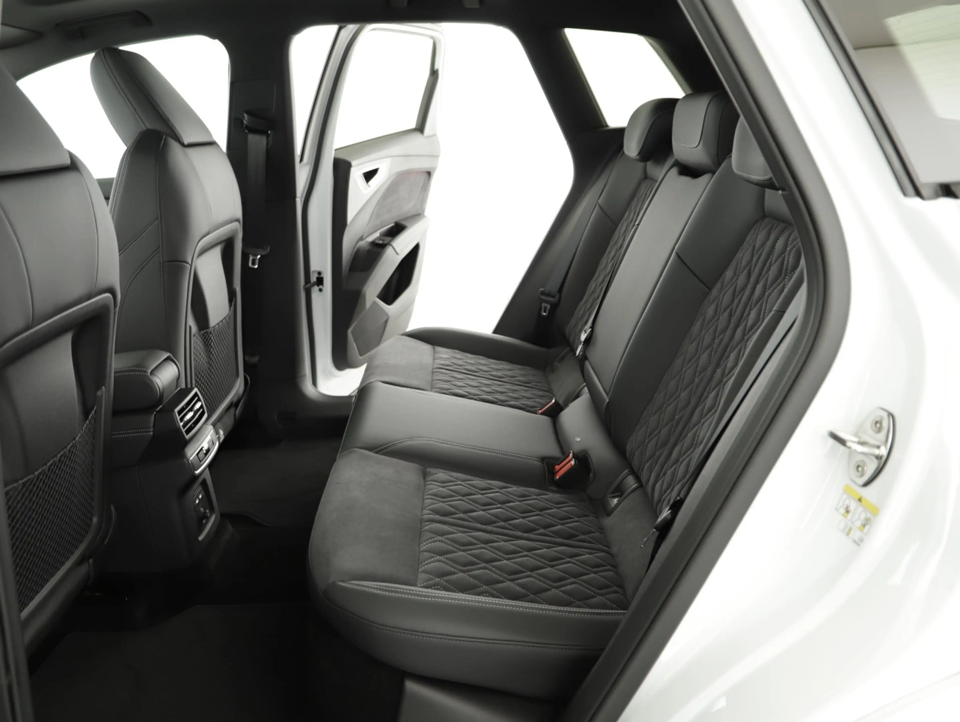 Audi Q4 e-tron quattro — photo 16