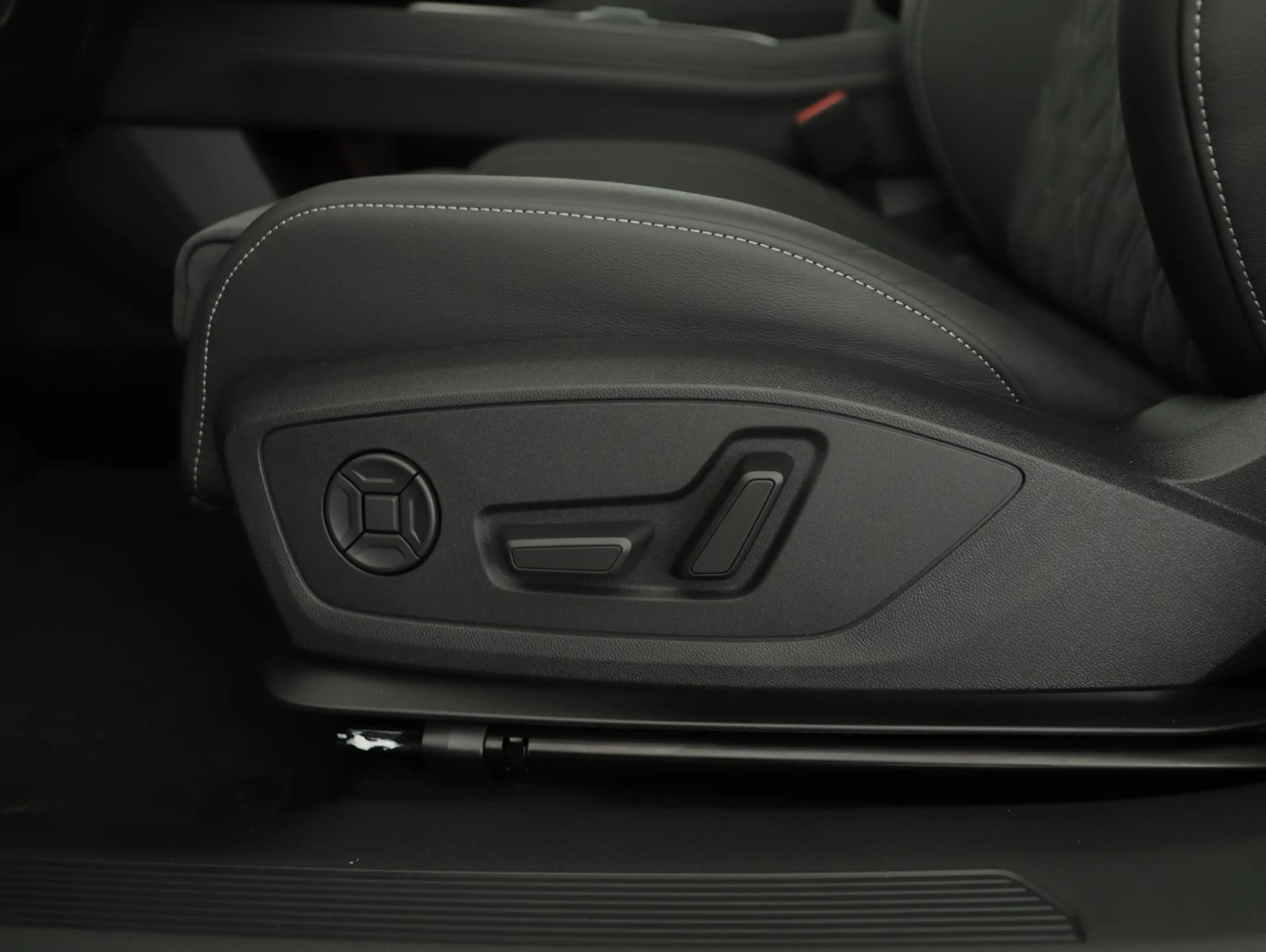 Audi Q4 e-tron quattro — photo 14