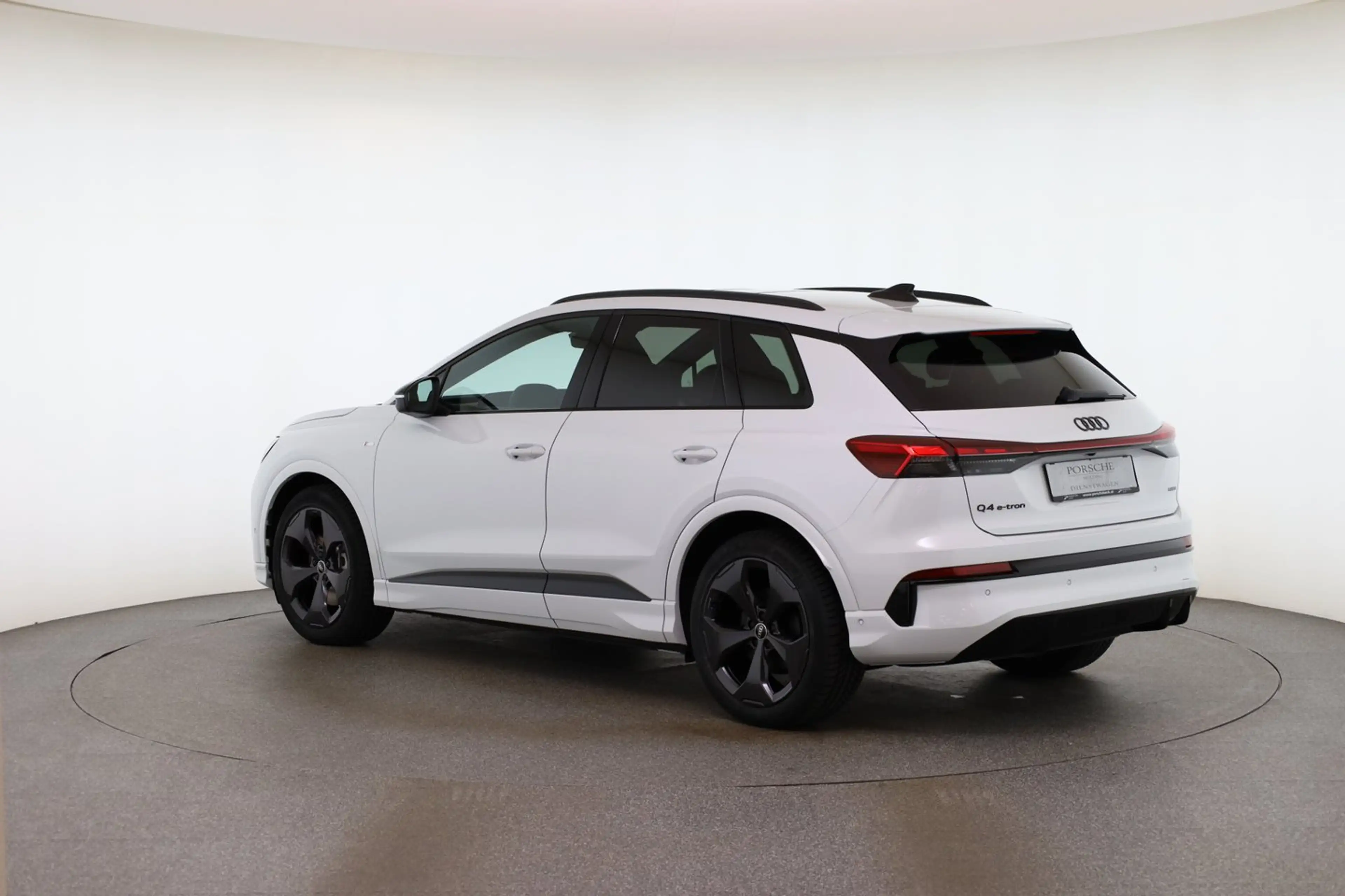 Audi Q4 e-tron quattro — photo 7