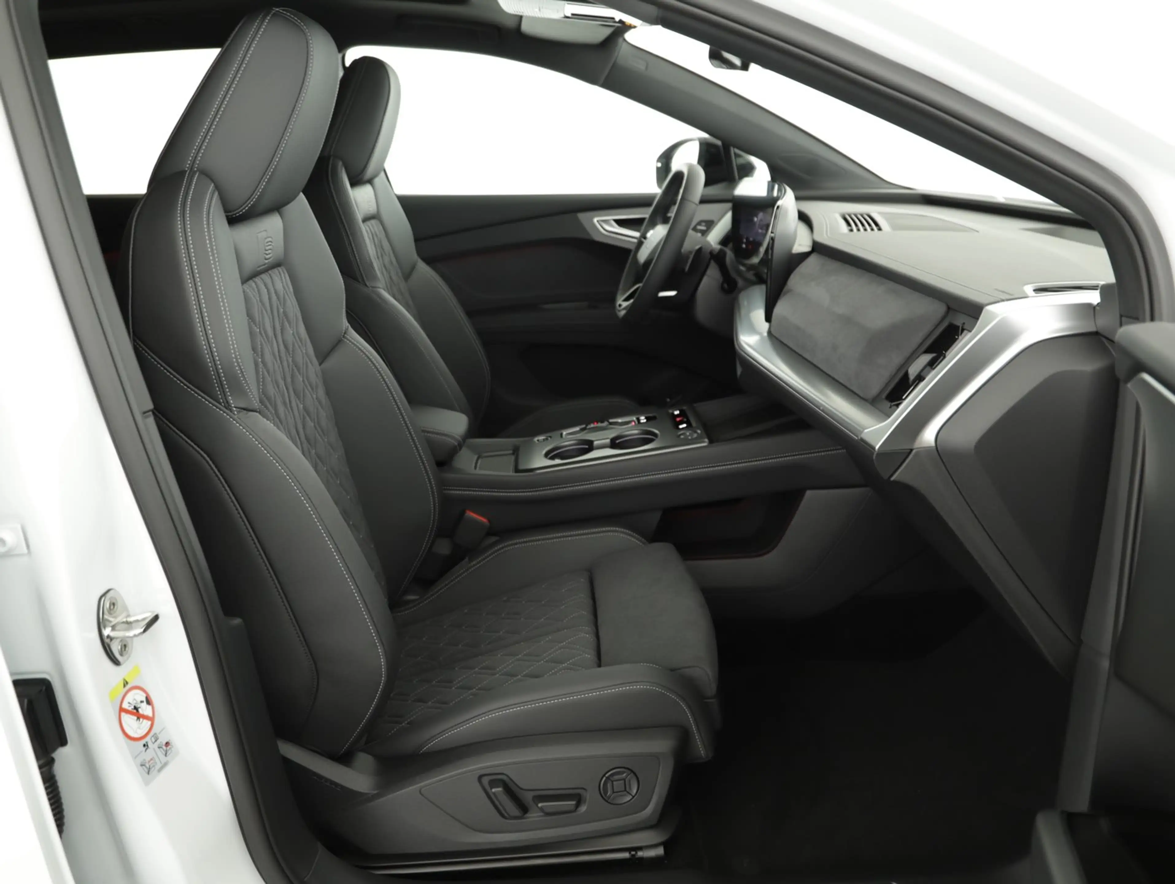 Audi Q4 e-tron quattro — photo 13