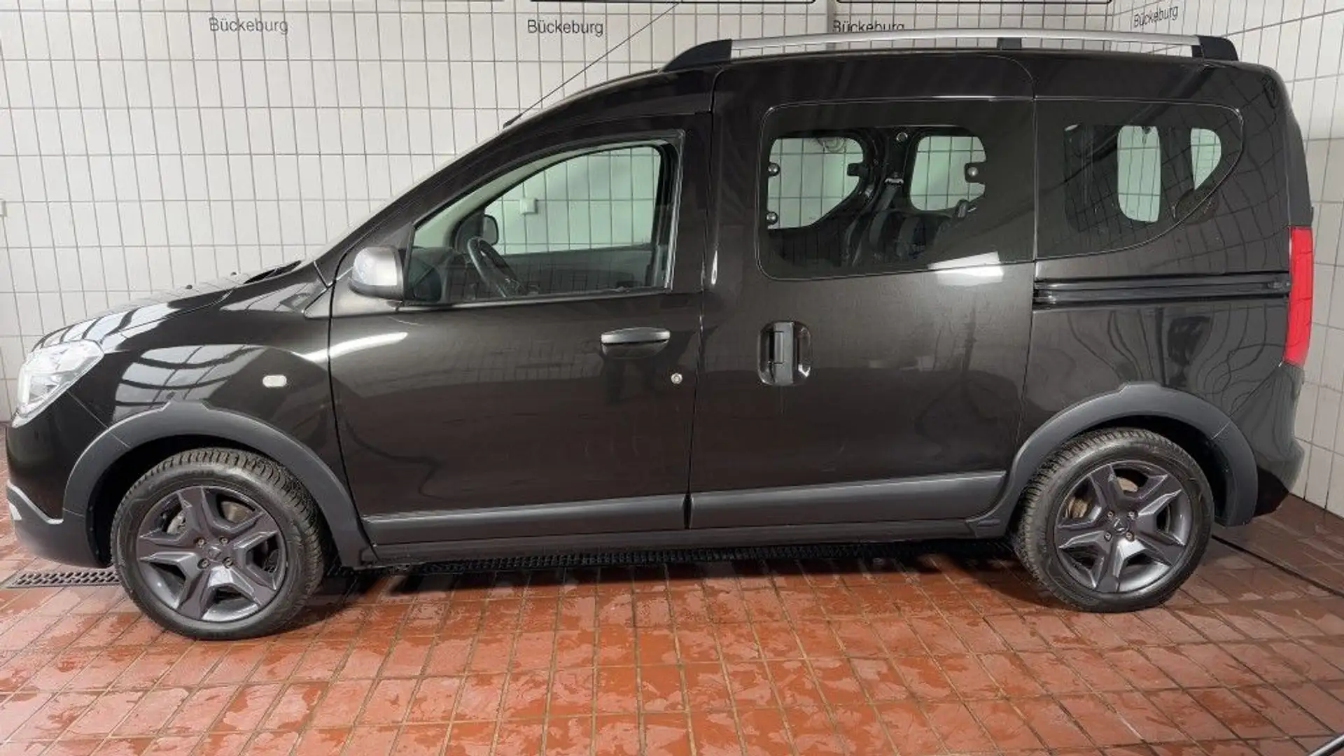 Dacia Dokker TCe 115 Stepway Celeb*VOLL* Noir - 2