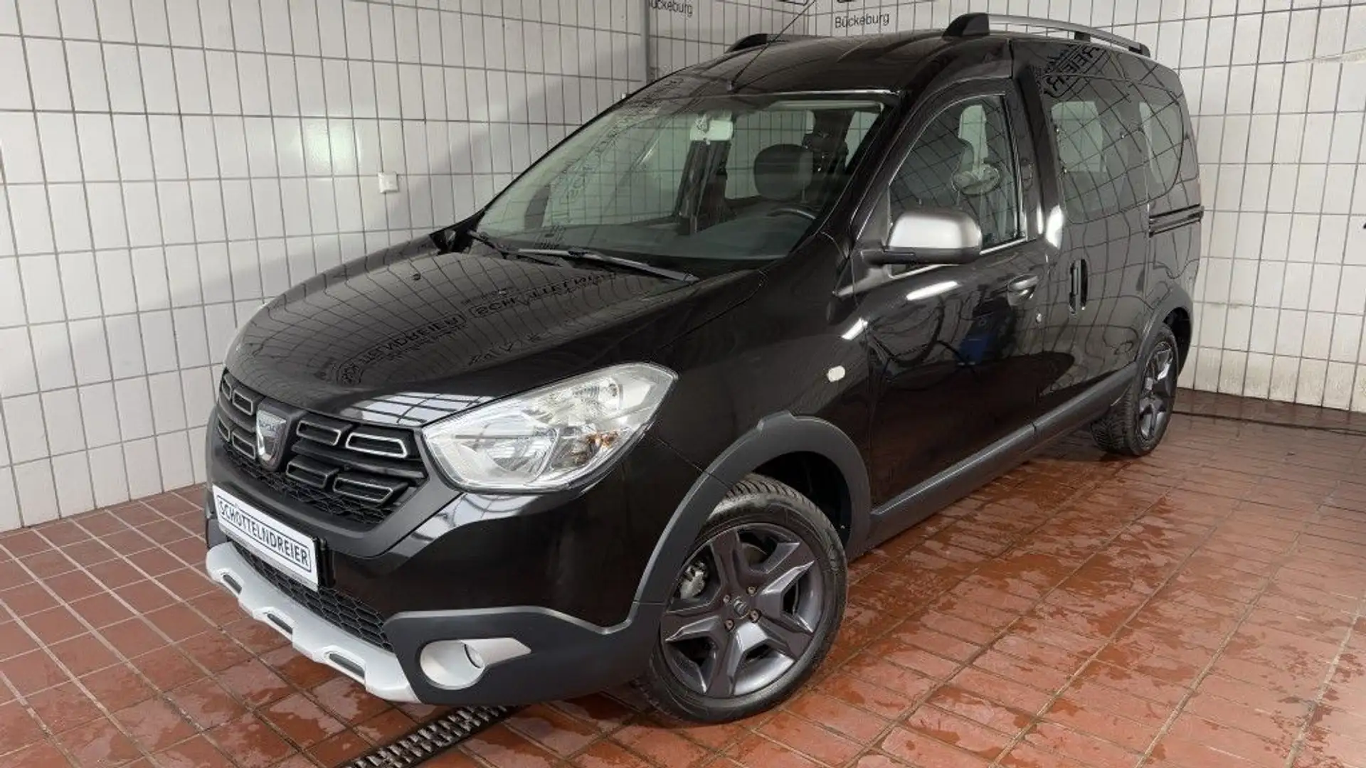 Dacia Dokker TCe 115 Stepway Celeb*VOLL* Noir - 1