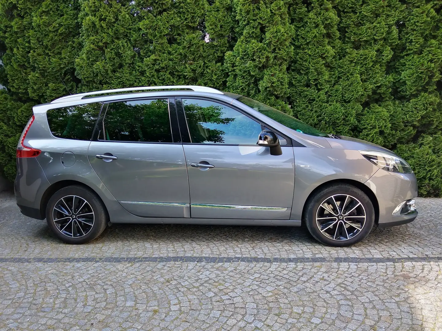 Renault Grand Scenic 1.6 dCi 1.Hd BOSE Klima Navi Grau - 1