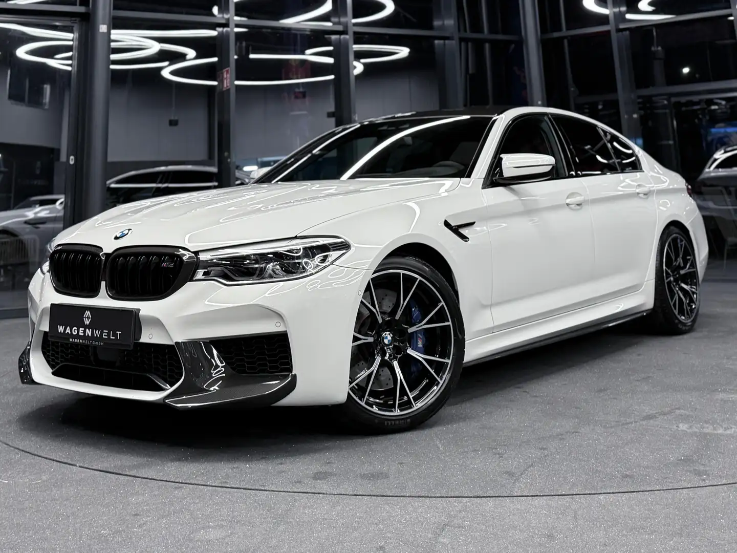 BMW M5 F90, Carbon Paket, Bowers & Wilkins, Sitzbelüf. Weiß - 1