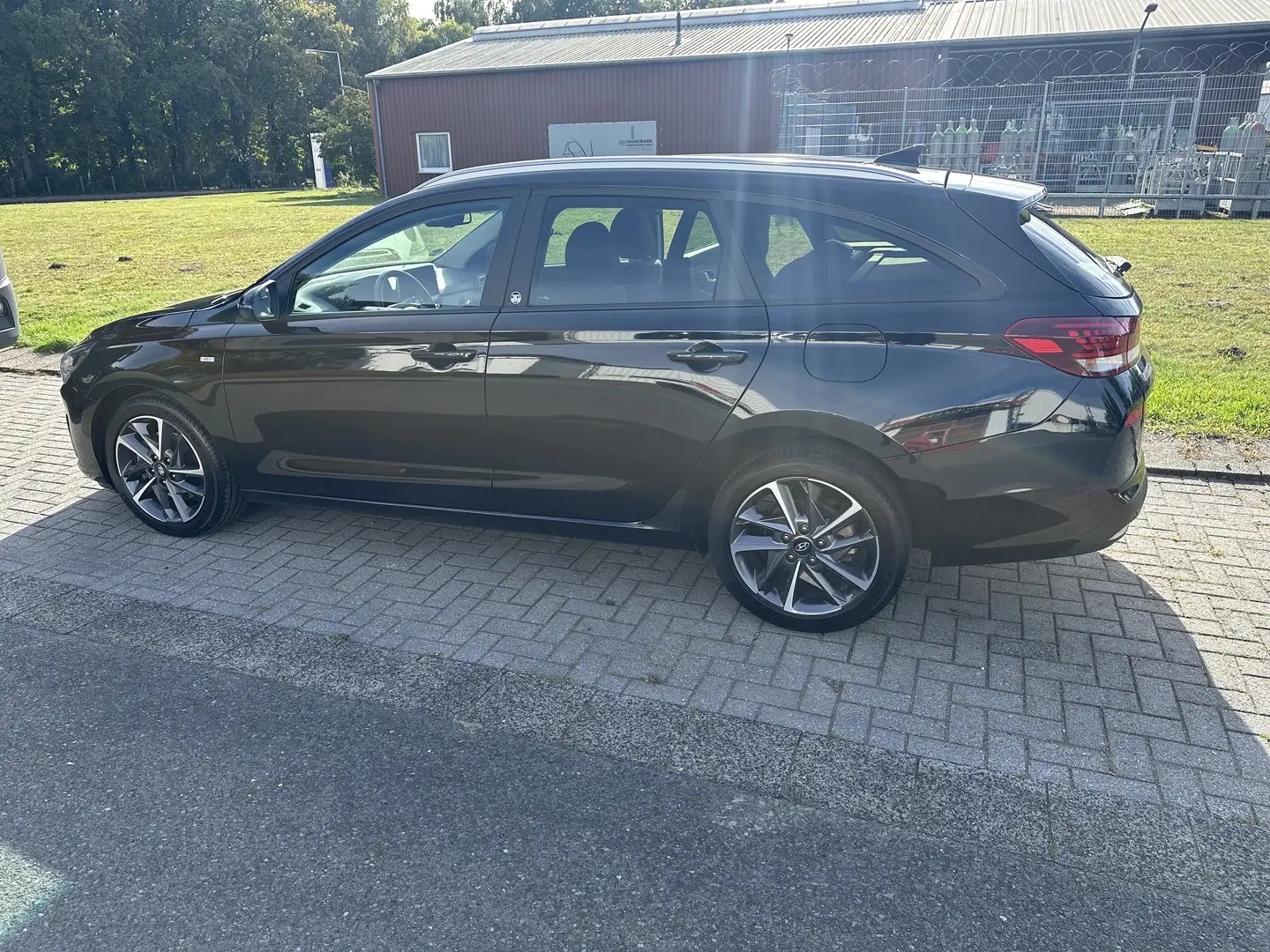 Hyundai i30 i30 Kombi 1.5 T-GDI 48V-Hybrid DCT EDITION 30 Black - 1