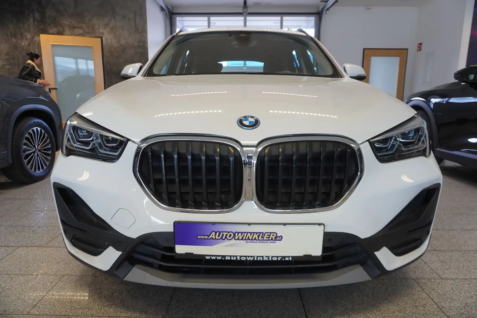 BMW X1 xDrive25e PHEV Aut./LED/Navi Weiß - 2