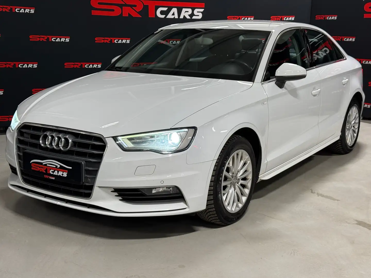 Audi A3 1,6 TDI Limo*Xenon*Navi*Bluetooth*USB*Einparkhilfe Weiß - 2