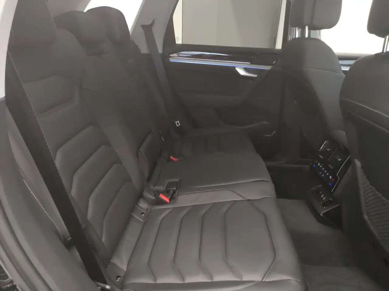 VOLKSWAGEN TOUAREG EHYBRID ELEGANCE - 3.0 V6 - 381 ch - 120km