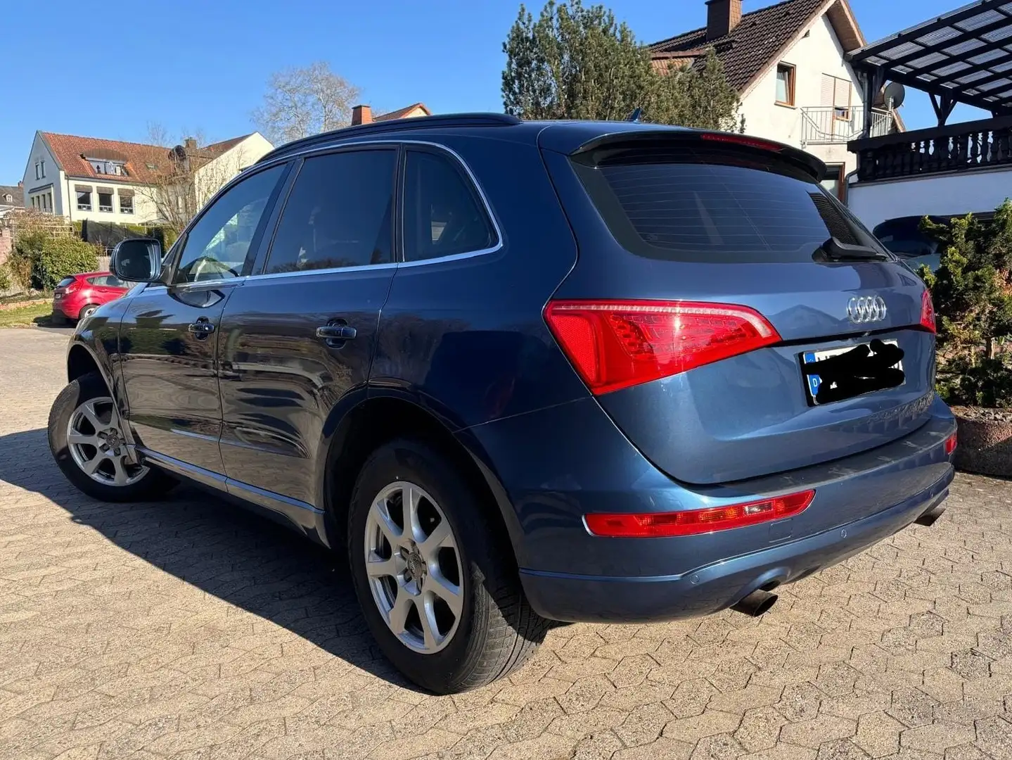 Audi Q5 2.0 TFSI (155 kW) quattro Blau - 2