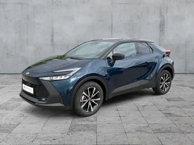 Toyota C-HR view 2