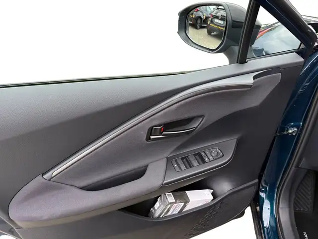 Toyota C-HR view 15