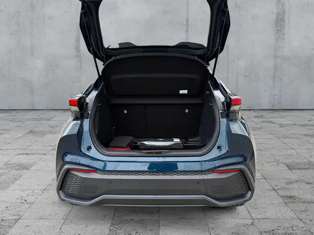 Toyota C-HR view 14
