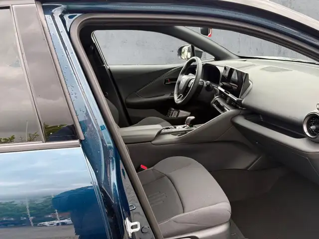 Toyota C-HR view 13