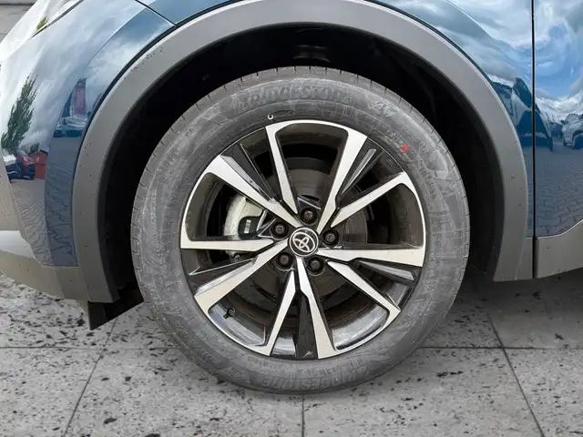 Toyota C-HR view 8