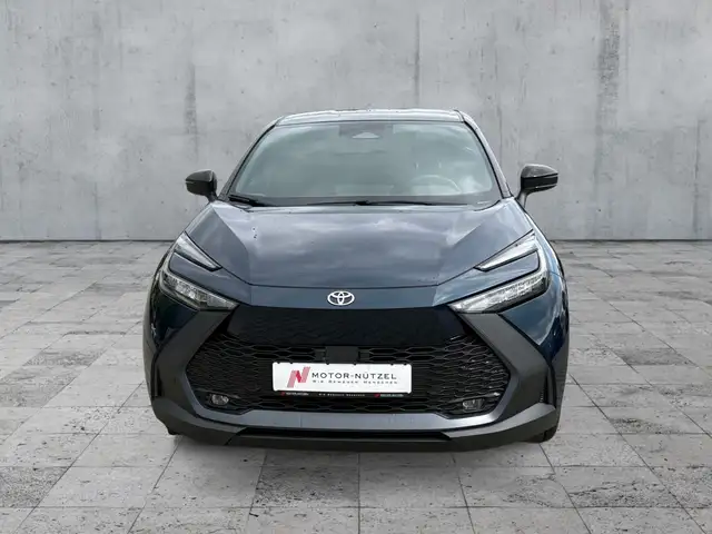 Toyota C-HR view 3