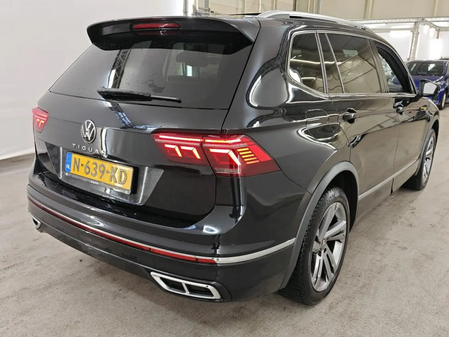 Volkswagen Tiguan Allspace 1.5 TSI R-Line Business+ 7-Persoons, Panoramadak, Noir - 2