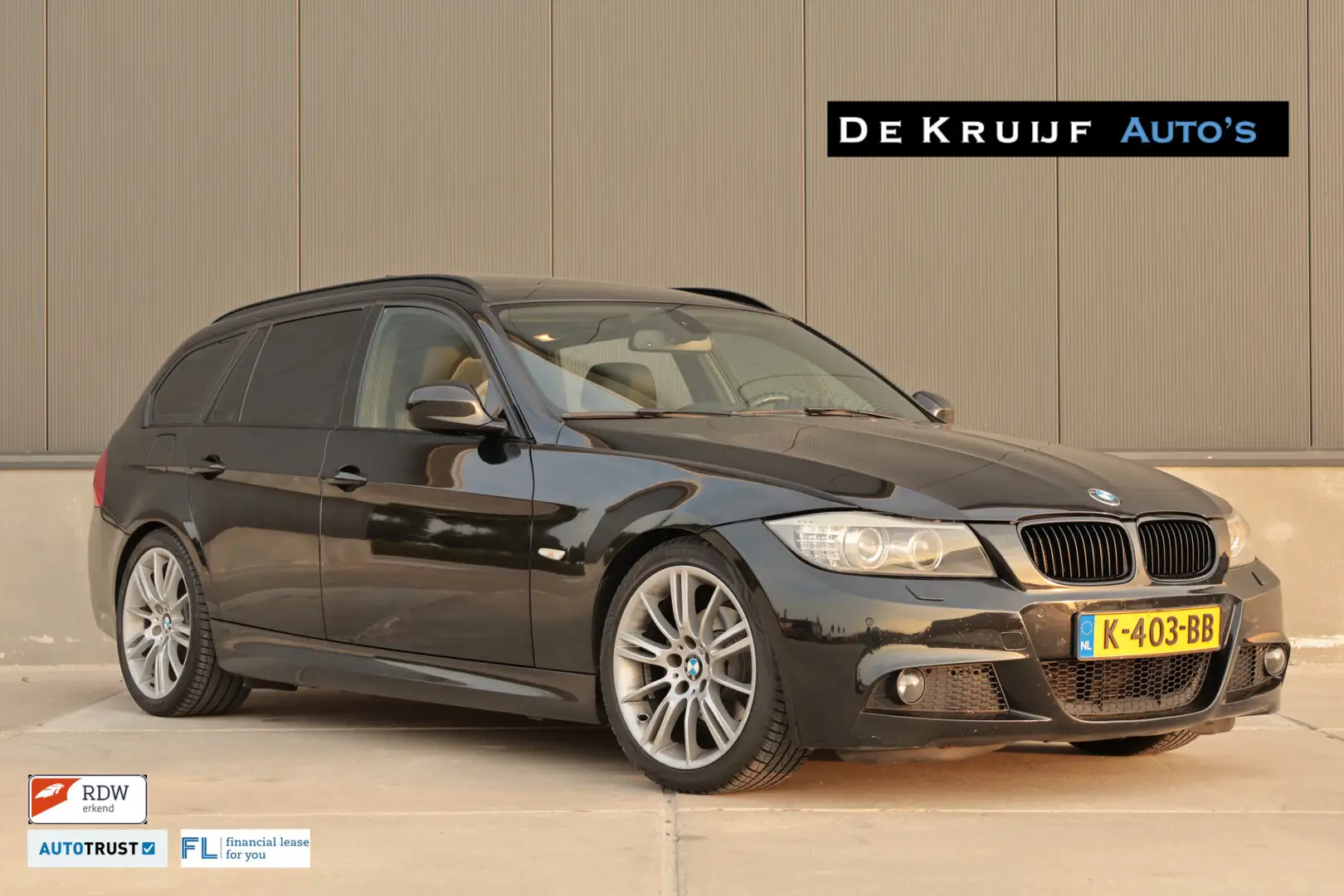 BMW 318 3-serie Touring 318i M Sport Zwart - 1