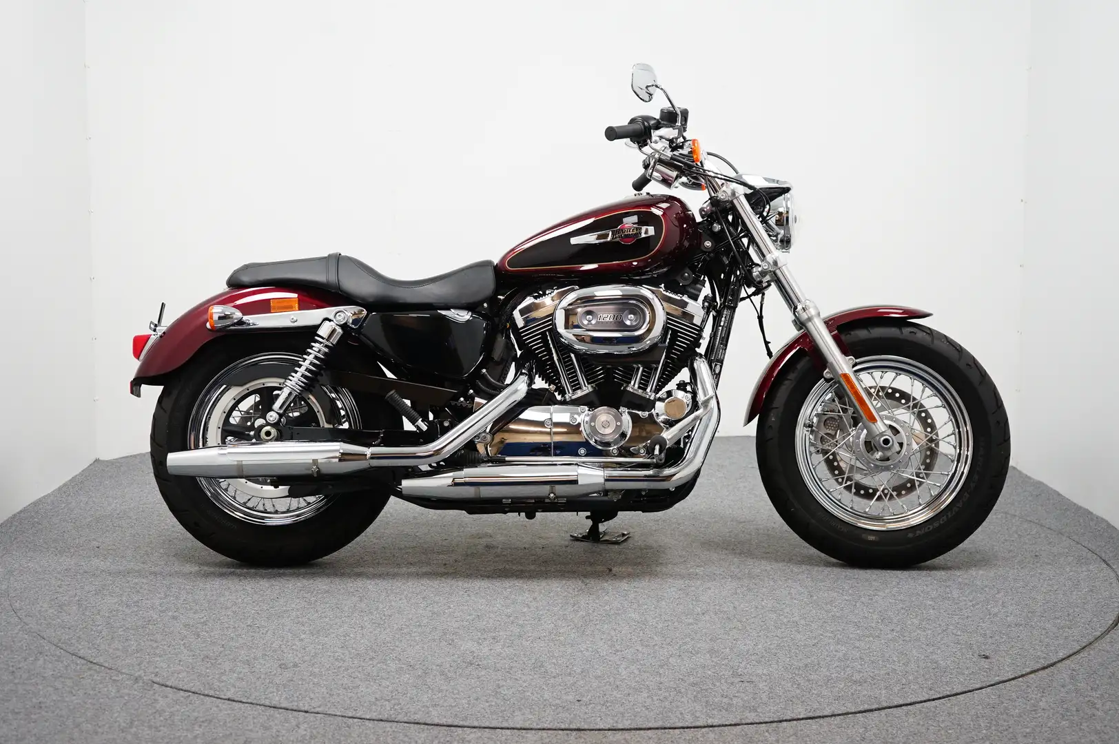 Harley-Davidson XL 1200 CUSTOM Rood - 1