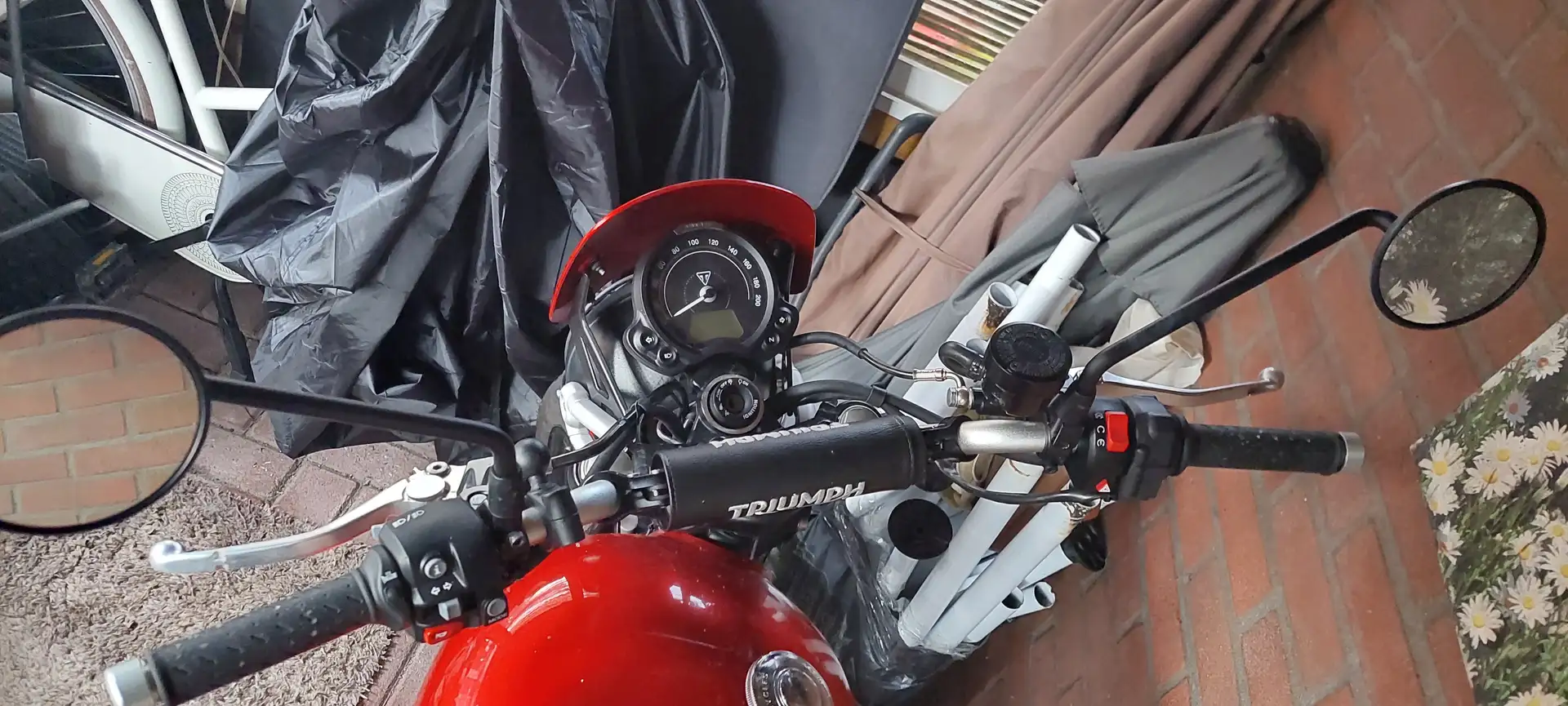 Triumph Scrambler Rood - 2