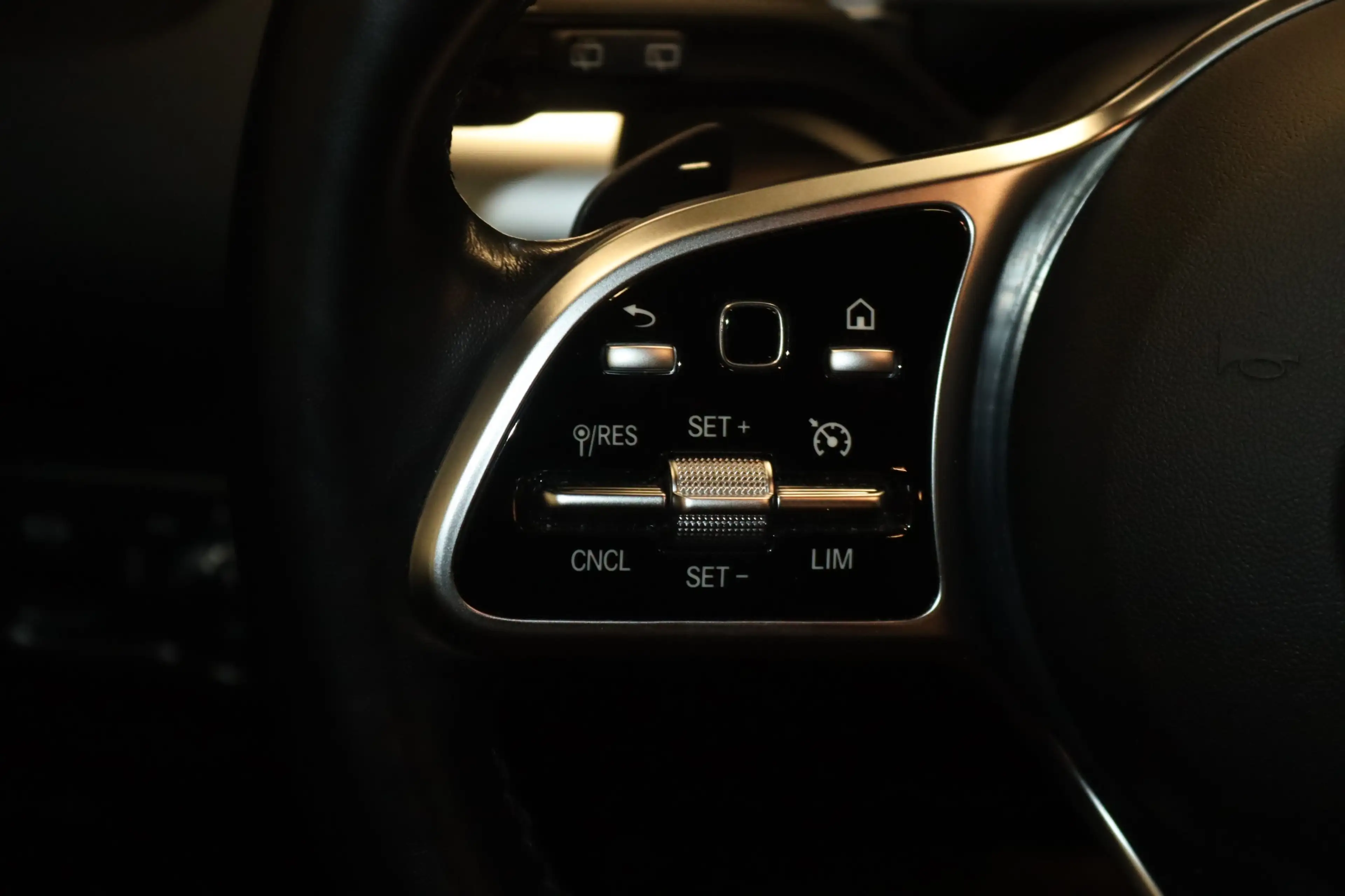 Mercedes-Benz EQB 250 Night-NAV-LED-KAMERA-AMBIENTE-SHZ- — photo 14
