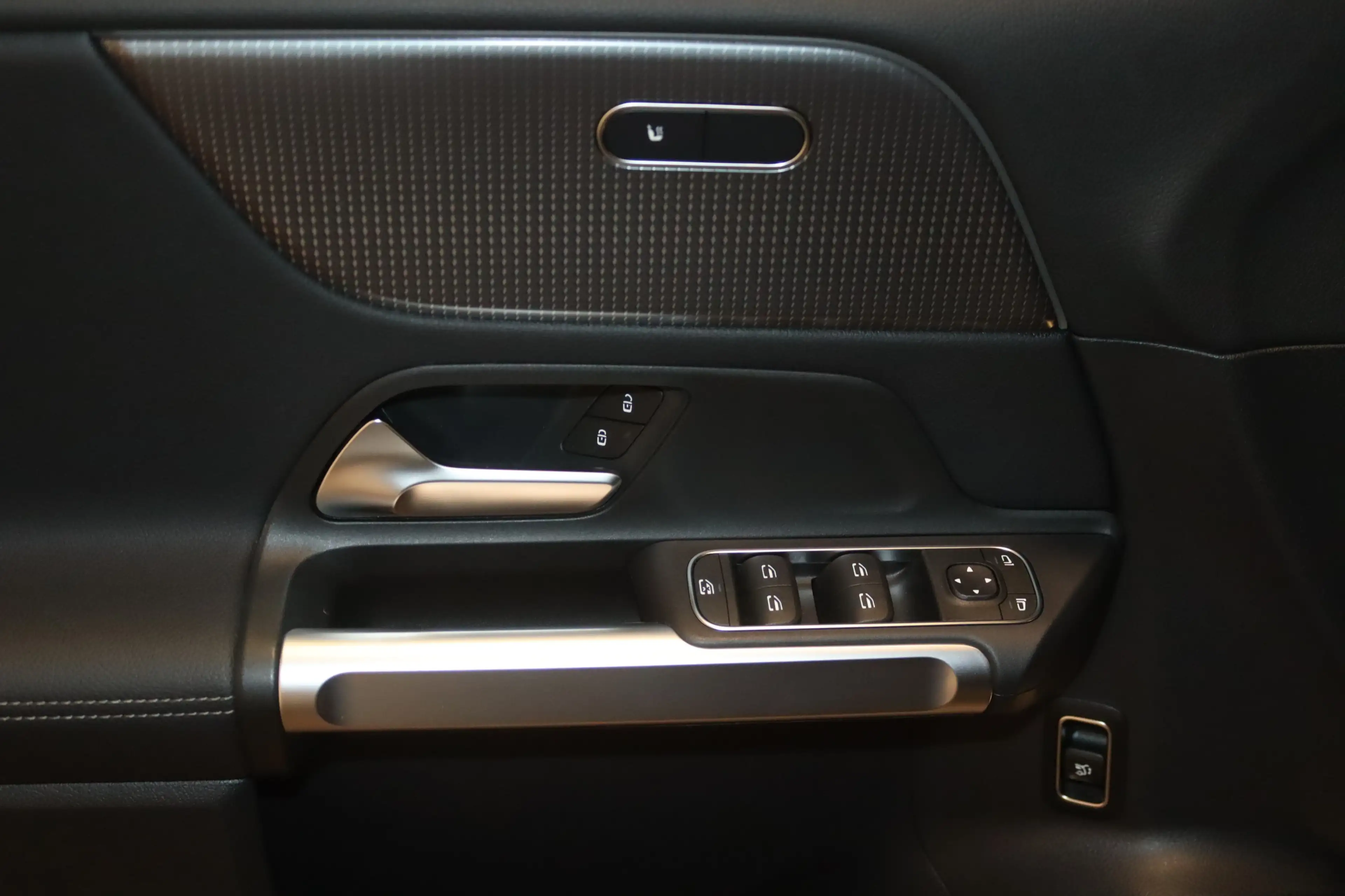 Mercedes-Benz EQB 250 Night-NAV-LED-KAMERA-AMBIENTE-SHZ- — photo 11