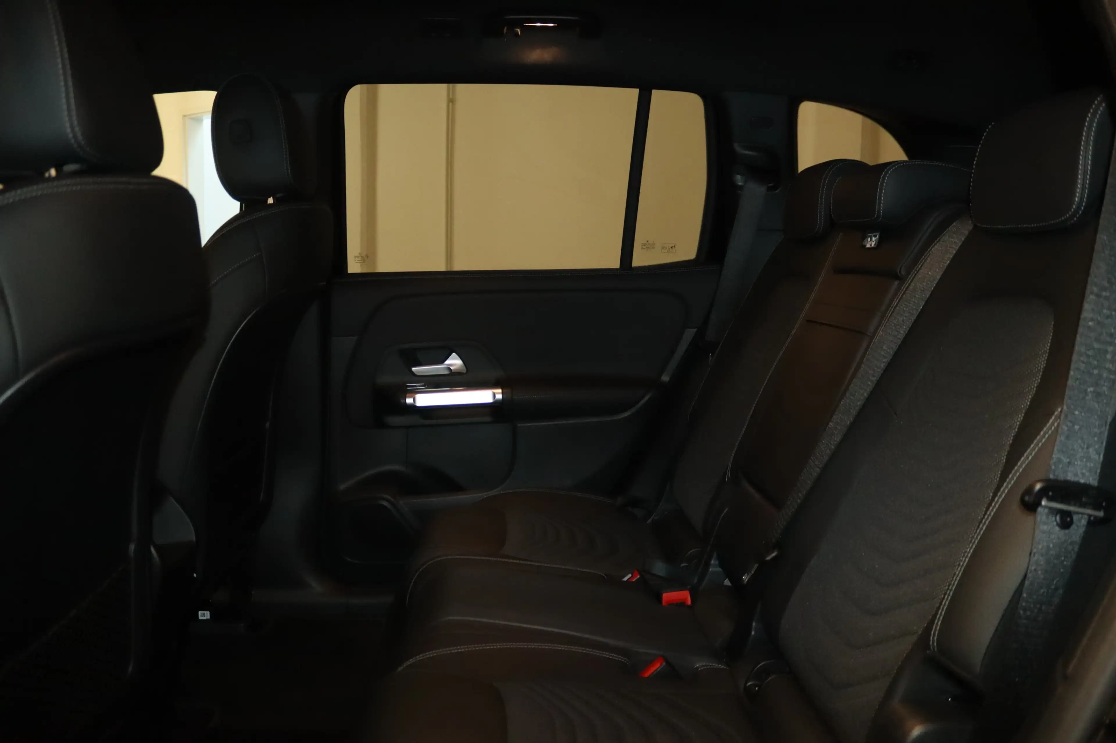Mercedes-Benz EQB 250 Night-NAV-LED-KAMERA-AMBIENTE-SHZ- — photo 12