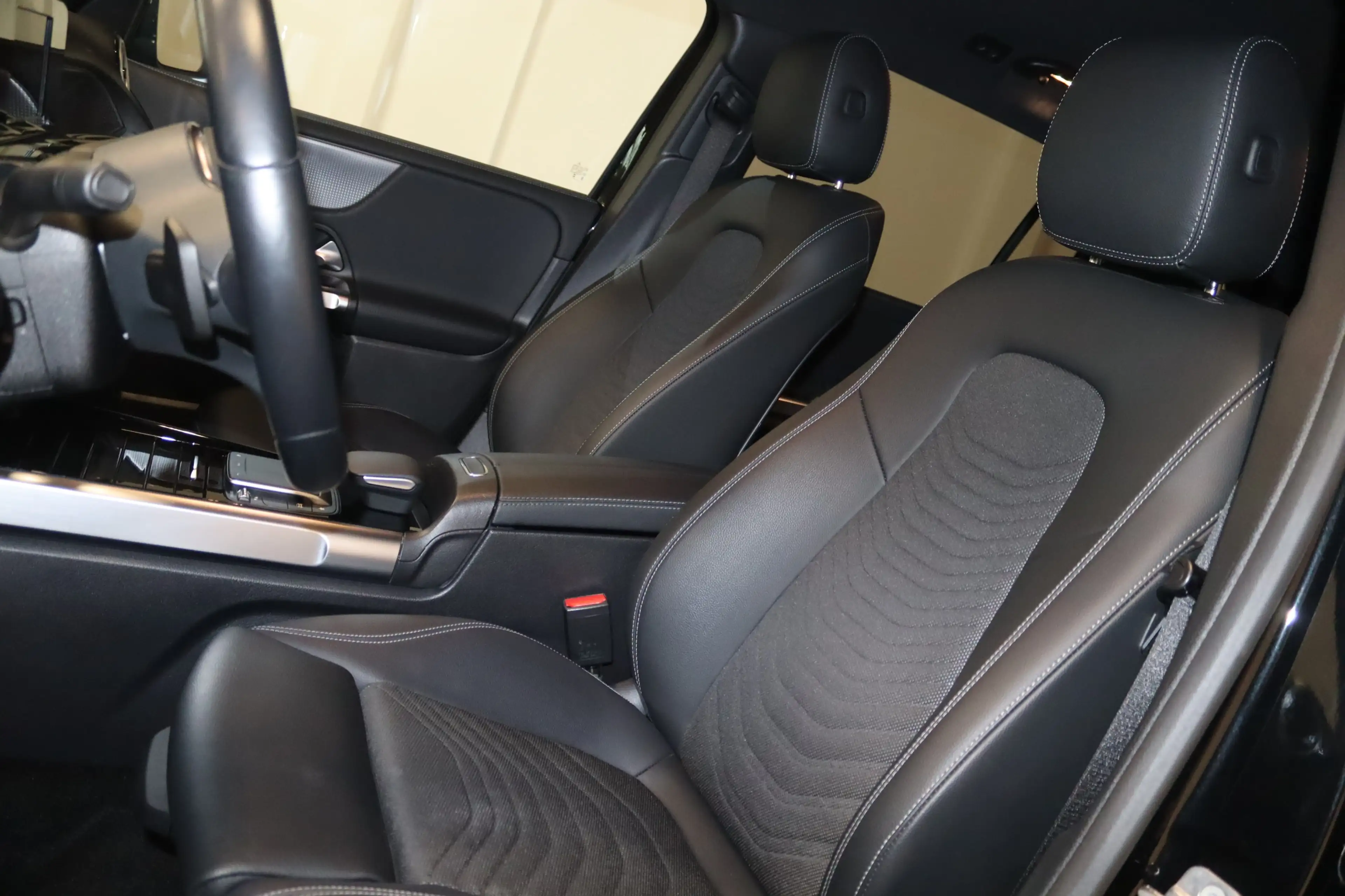Mercedes-Benz EQB 250 Night-NAV-LED-KAMERA-AMBIENTE-SHZ- — photo 9