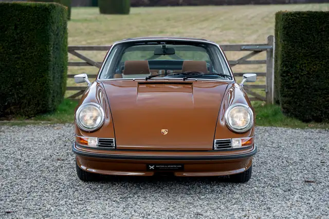 Porsche 911 view 5