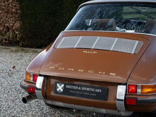 Porsche 911 view 15