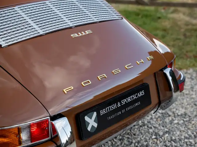 Porsche 911 view 13