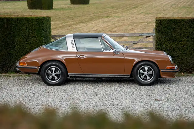 Porsche 911 view 2