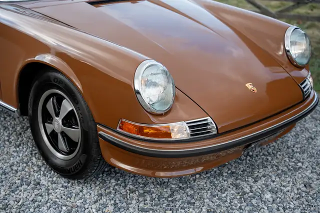 Porsche 911 view 4