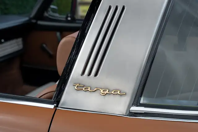 Porsche 911 view 9