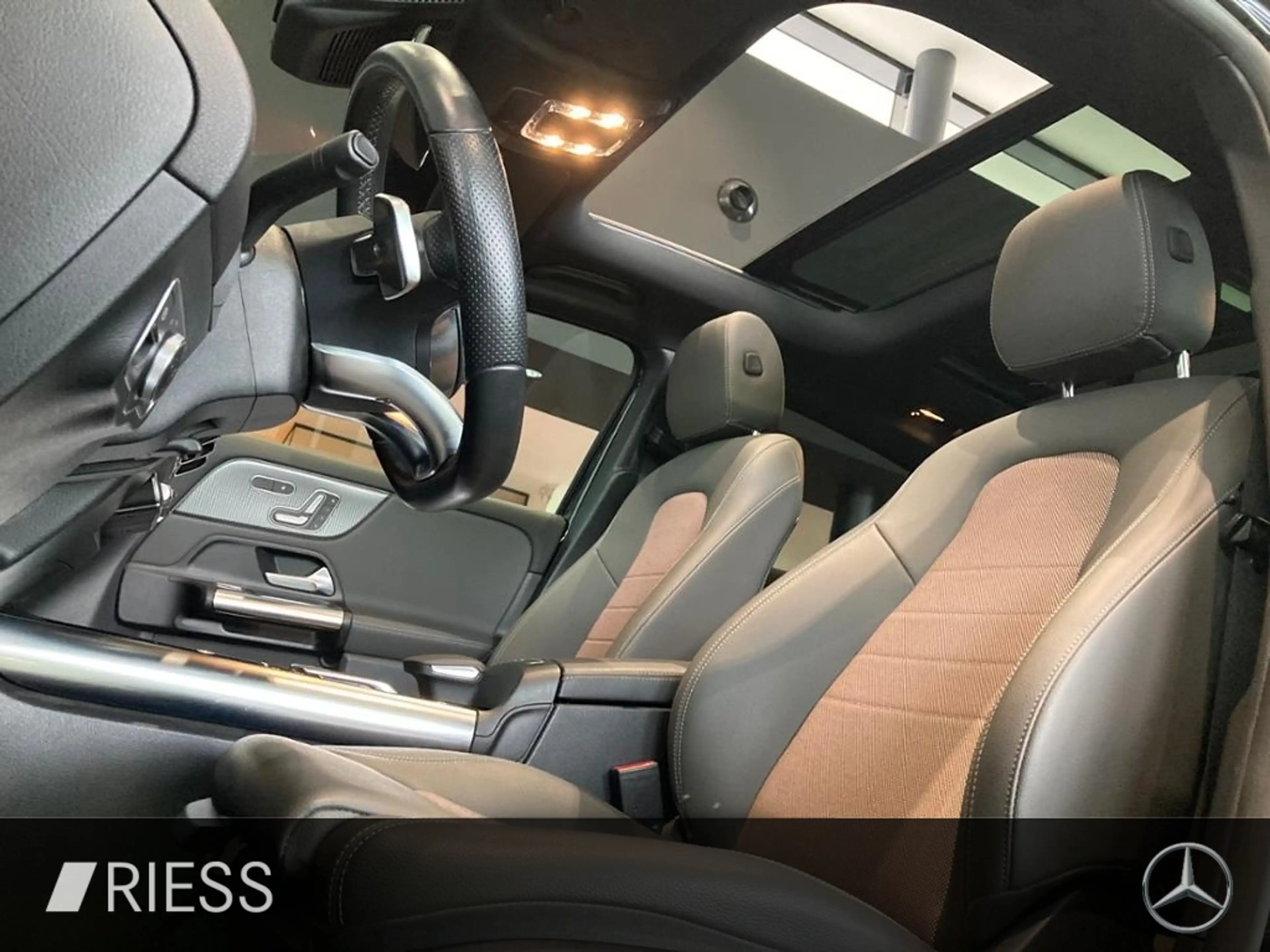 Mercedes-Benz EQA 250 + ELECTRIC ART PANO DC NIGHT 360 ADV+ MEM — photo 10