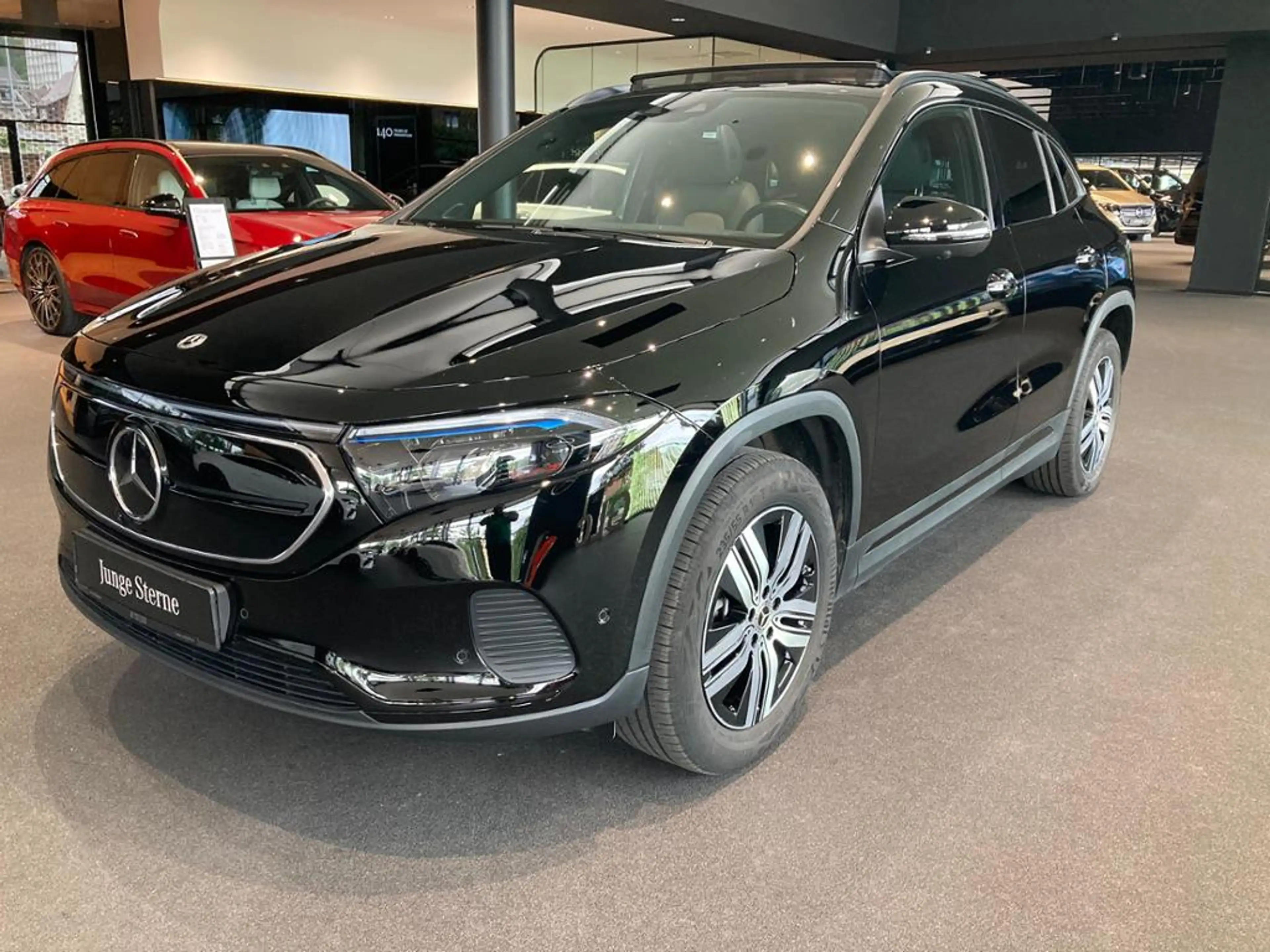Mercedes-Benz EQA 250 + ELECTRIC ART PANO DC NIGHT 360 ADV+ MEM — photo 2