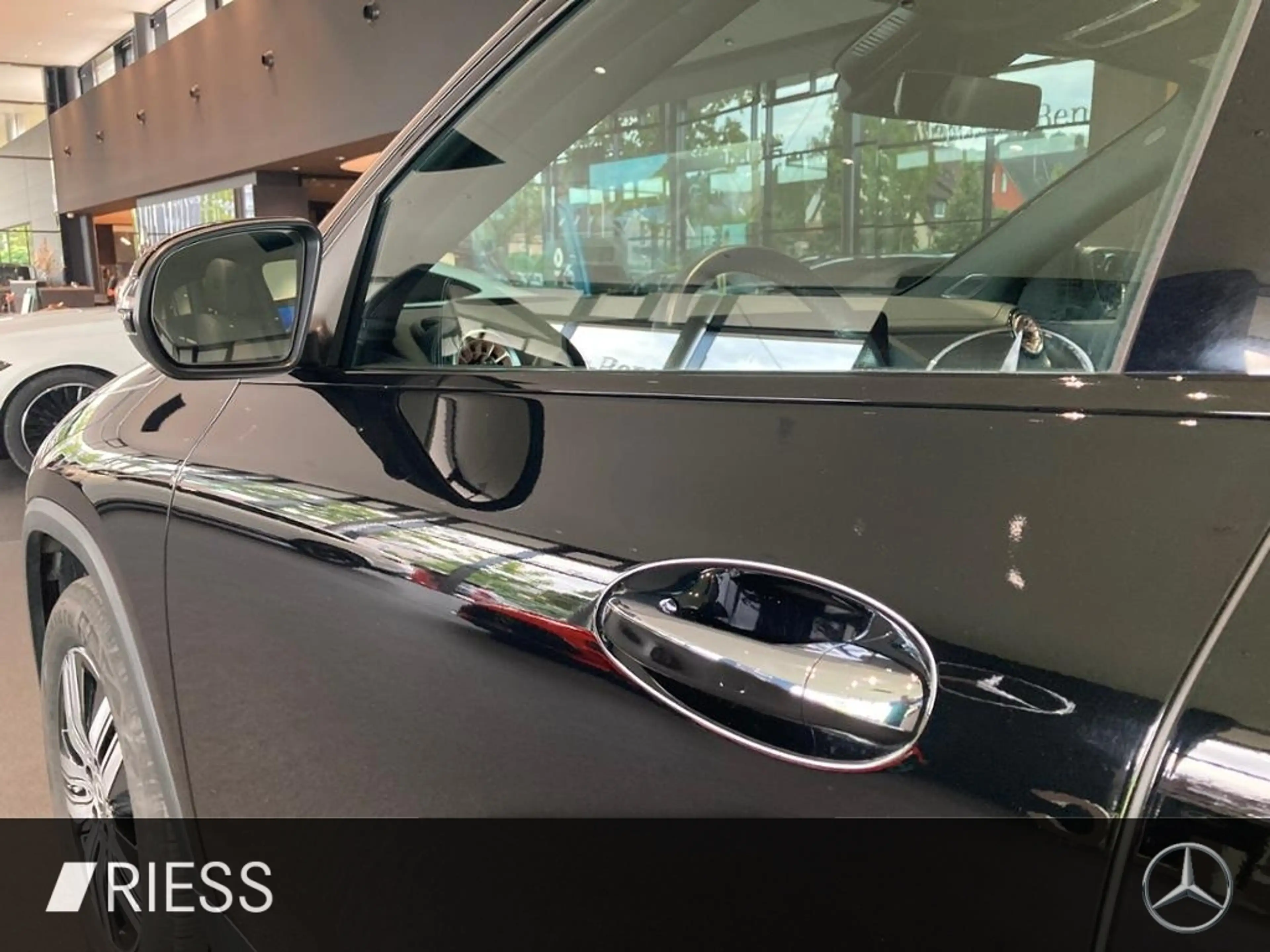 Mercedes-Benz EQA 250 + ELECTRIC ART PANO DC NIGHT 360 ADV+ MEM — photo 6