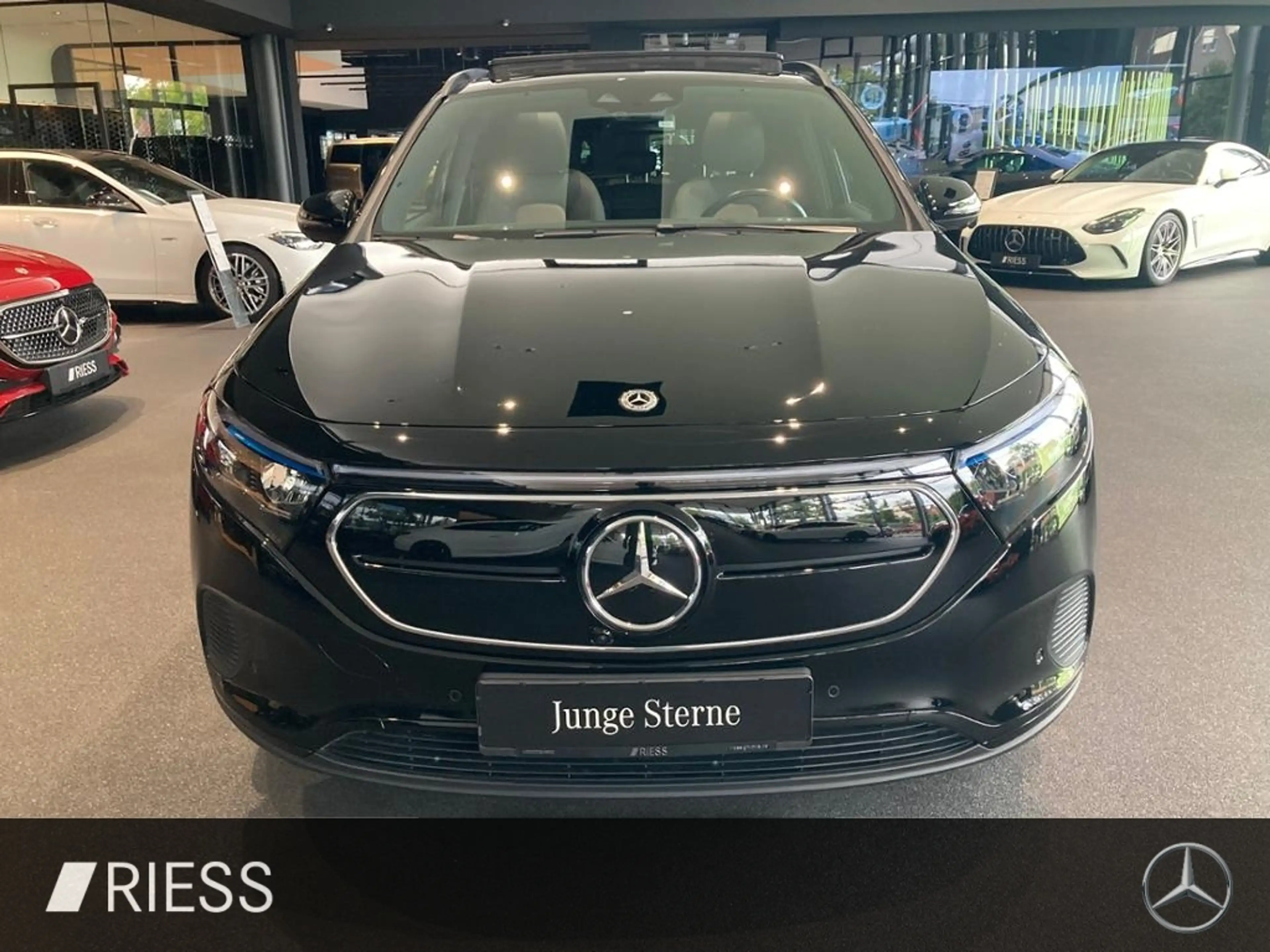Mercedes-Benz EQA 250 + ELECTRIC ART PANO DC NIGHT 360 ADV+ MEM — photo 3