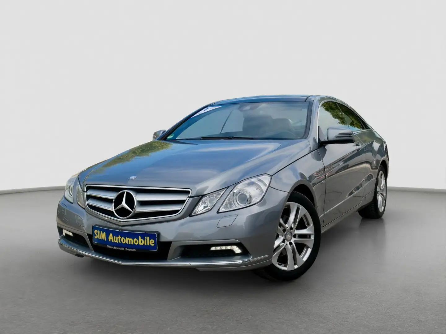 Mercedes-Benz E 200 Coupe BlueEfficiency+S-Heft+H&K+PANO+SHZ Silber - 1